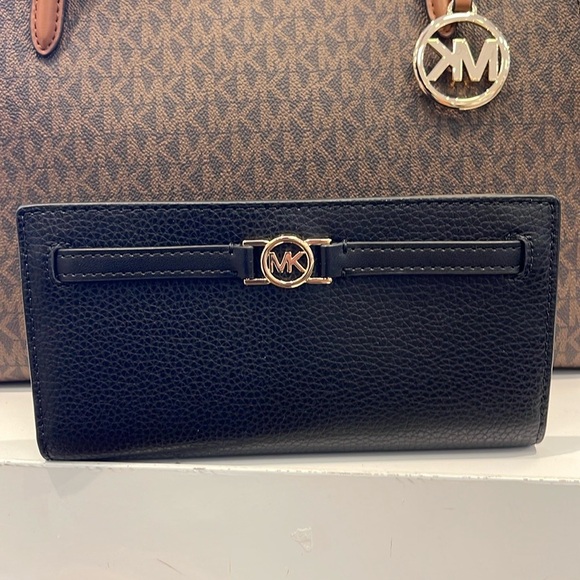 Michael Kors Reed Large Bifold Pebbled Leather Snap Wallet Card Case 
Black 
NWT - Picture 2 of 16